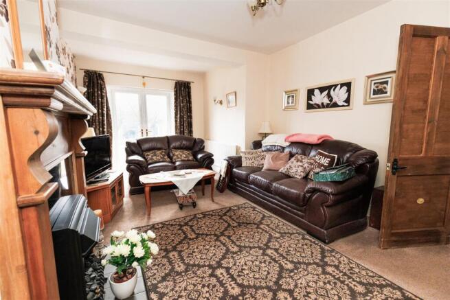 EXTENDED RECEPTION ROOM