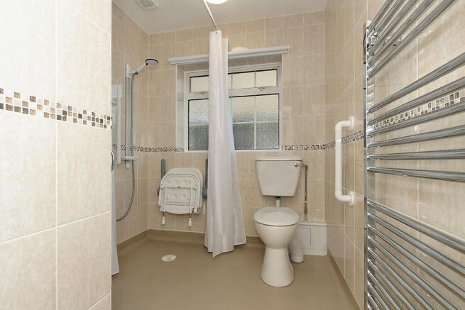 Che-Bathroom_2.jpg