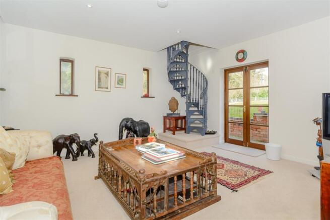 8332578-interior19.jpg
