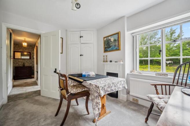 6 bed Detached for sale Image 11
