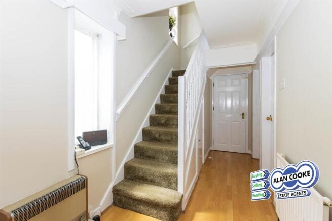 5 bed Semi-Detached for sale Image 9