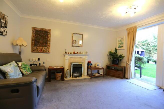 Redwood Court, Epsom Road, Ewell photo 4