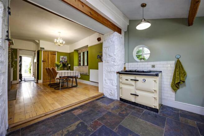 4 bed Detached for sale Image 11