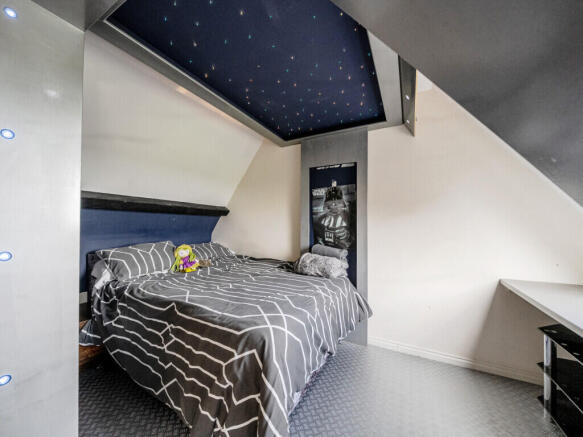3 bed Apartment for sale Image 11
