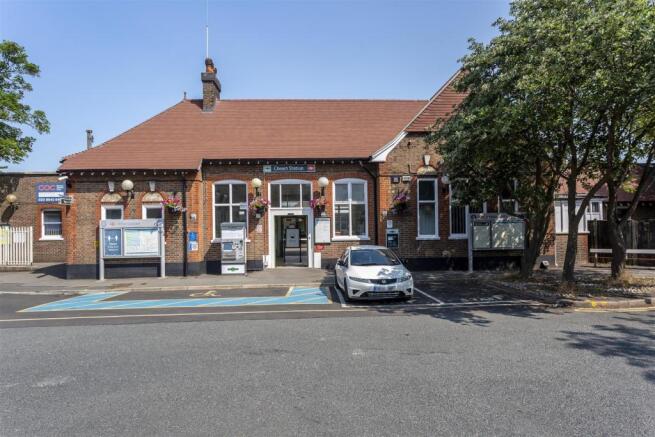 flat-Frobisher-Court-station-approach-cheam-118.jp