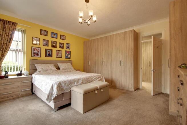 3 bed Detached Bungalow for sale Image 11