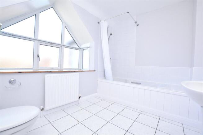 2 bed Town House to rent Image 8