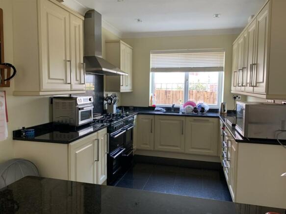 Kitchen2.jpg