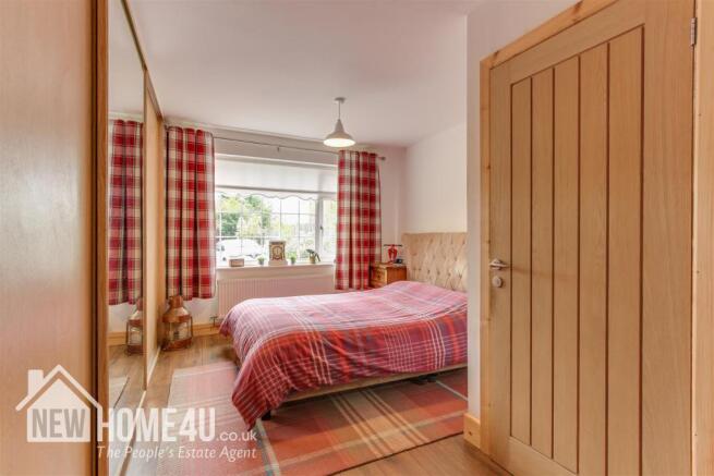 MASTER BEDROOM: