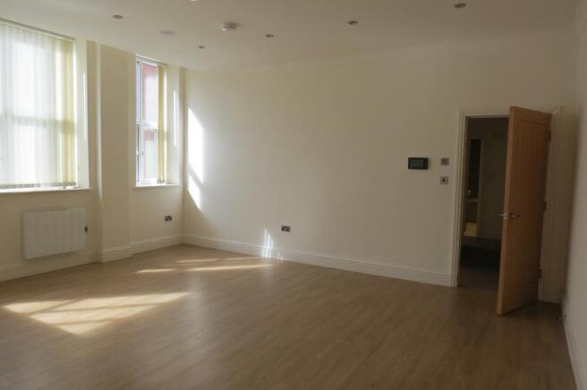 2 bed Flat to rent Image 5