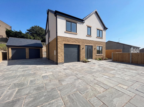 5 bed Detached for sale in batley