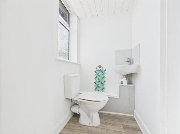 En-Suite Cloaks/WC