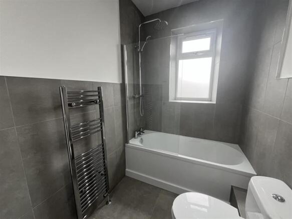 3 bed Terraced to rent Image 4