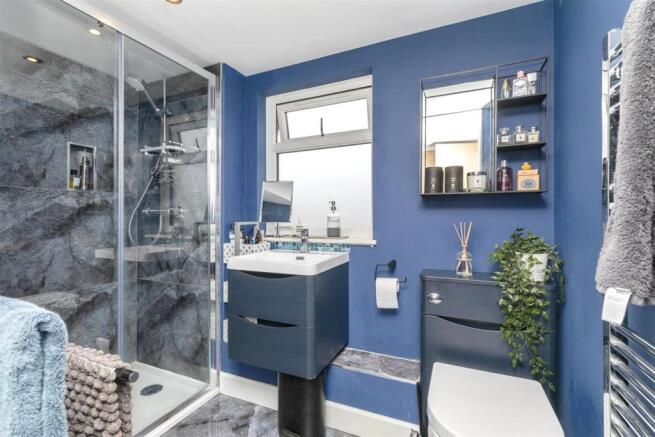 En suite Master Bedroom