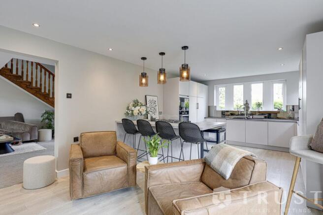 4 bed Detached for sale Image 4