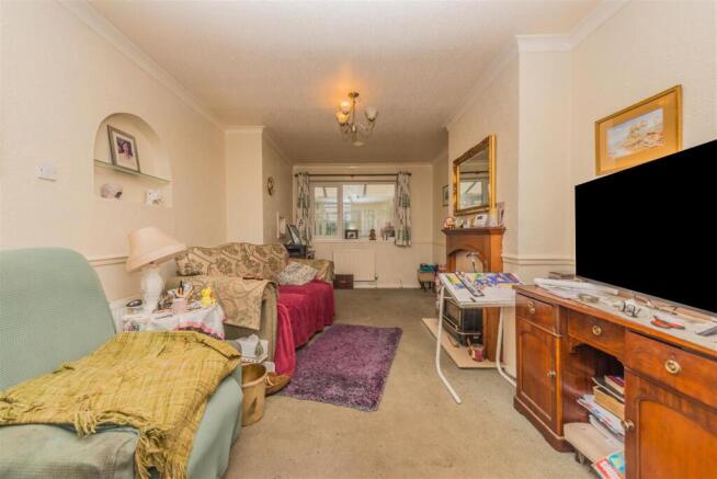 Living / Dining Room: