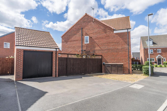 Driveway/Garage/Front