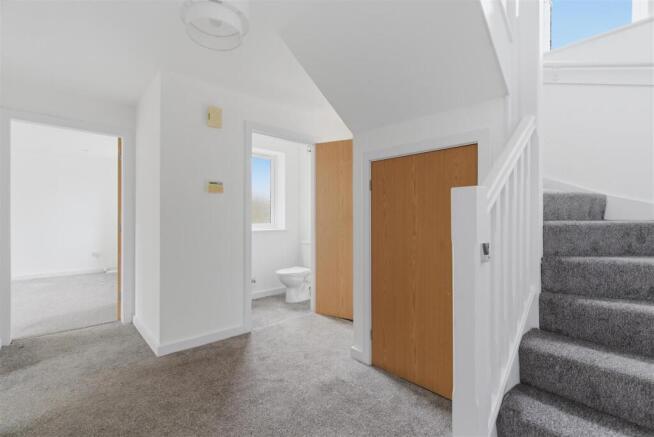 4 bed Detached for sale Image 9