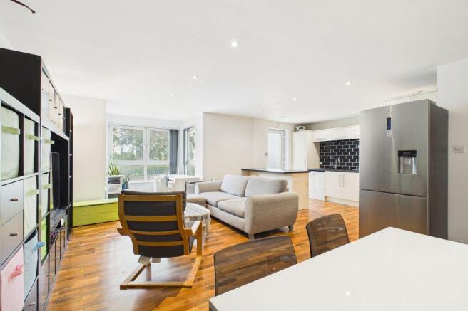 1/2 Portland Gardens, The Shore, Edinburgh, EH6 6NA photo 4