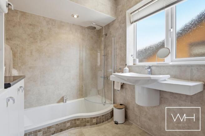 4 bed House for sale Image 6