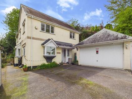 St Austell - spacious detached home