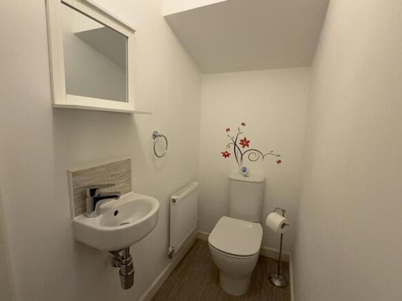 3 bed Semi-Detached to rent Image 12
