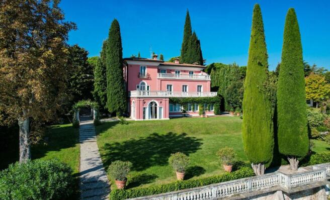 Renovated period vil