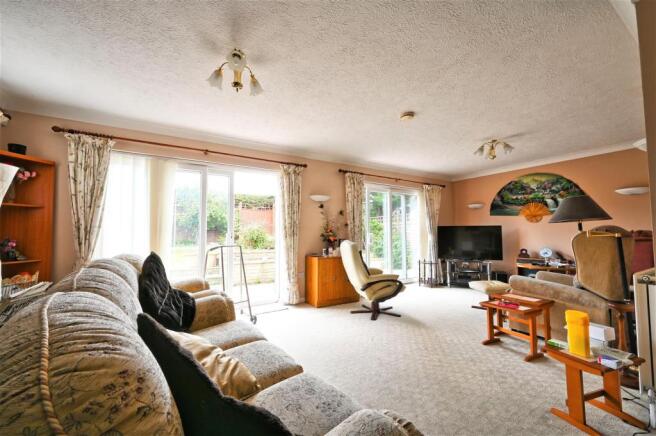 Lounge / Dining Room