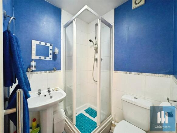5 bed Detached for sale Image 11