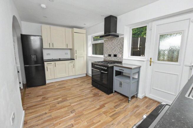 3 bed Semi-Detached for sale Image 4