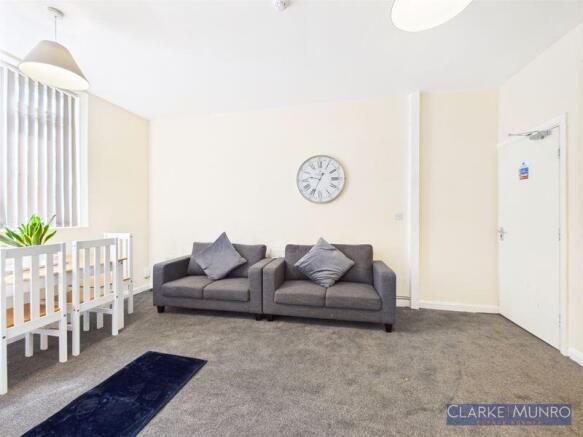 1 bed House Share to rent Image 9