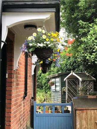 Albany Crescent, Claygate, Esher, Surrey, KT10 photo 4