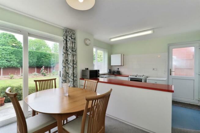 3 Rowland Close - (11).jpg