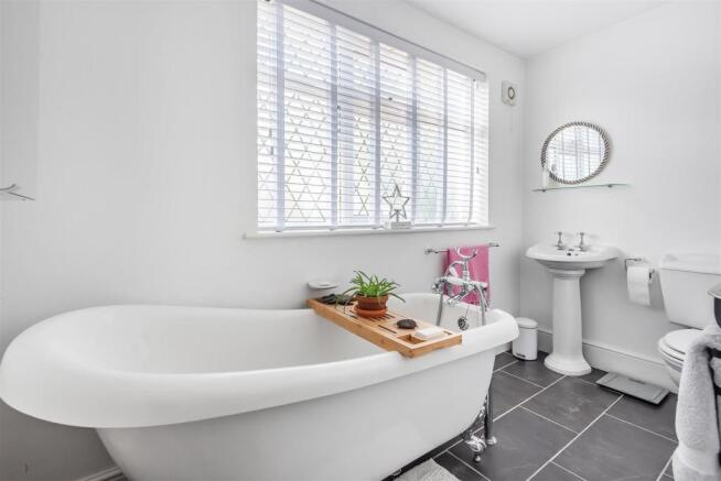 11 - En-Suite.jpg