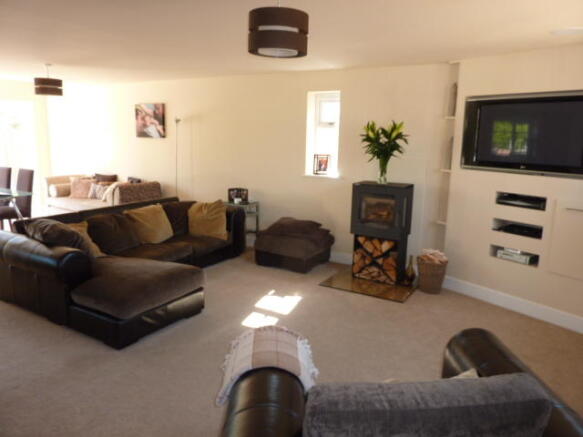 Further Lounge Image