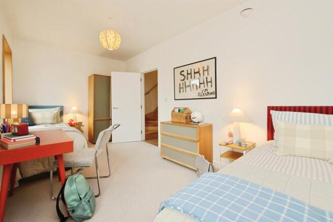 4 bed Town House for sale Image 9
