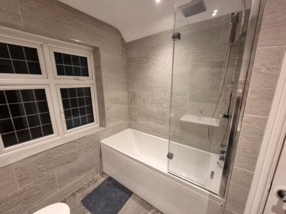3 bed Detached to rent Image 4