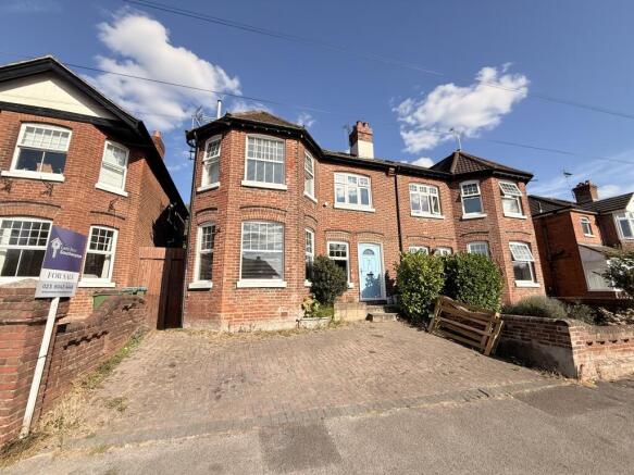 6 Bedroom Semi Detached for Sale