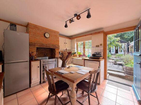 Kitchen/Dining Room (1)