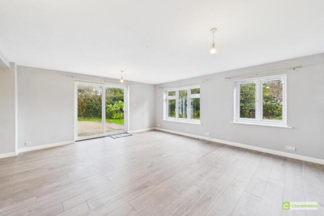 CAM02528G0-PR0423-STILL017