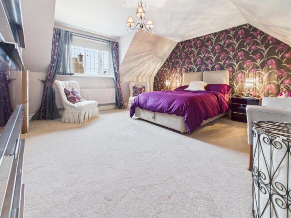 PRINCIPAL BEDROOM