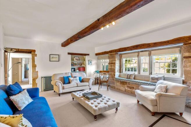 5 bed Detached for sale Image 11