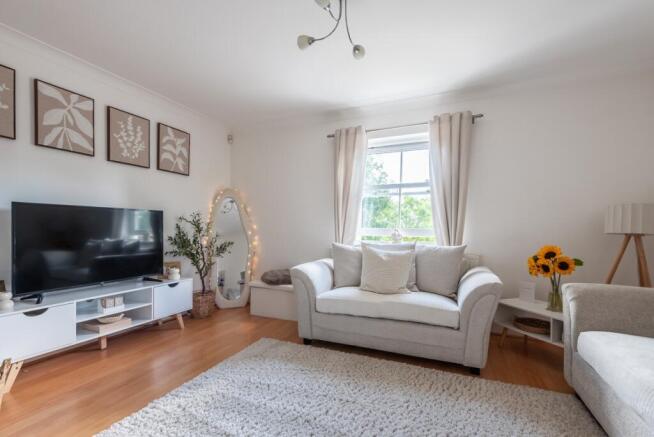 2 bed Flat for sale Image 4