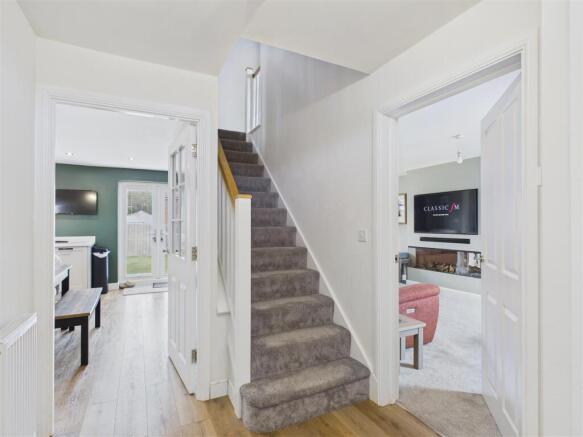 4 bed Detached for sale Image 8
