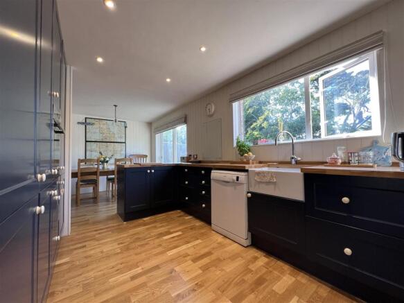 4 Ashley Way kitchen.JPG
