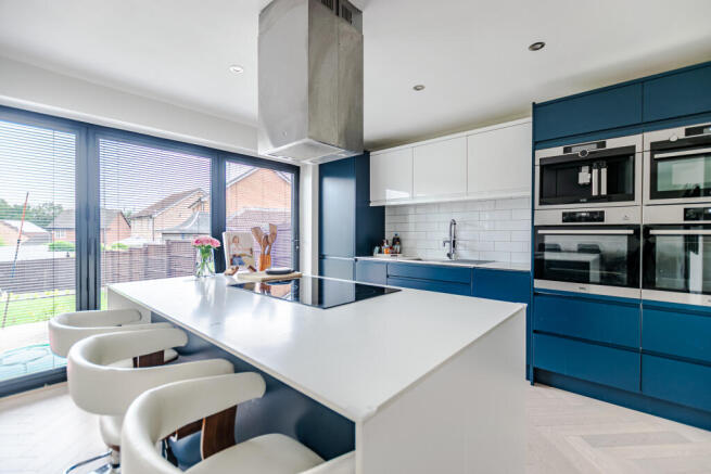 4 bed Detached for sale Image 8
