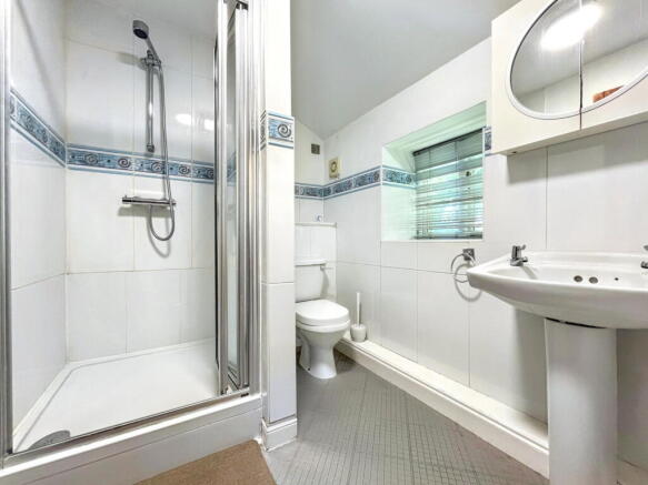 4 bed Semi-Detached for sale Image 11