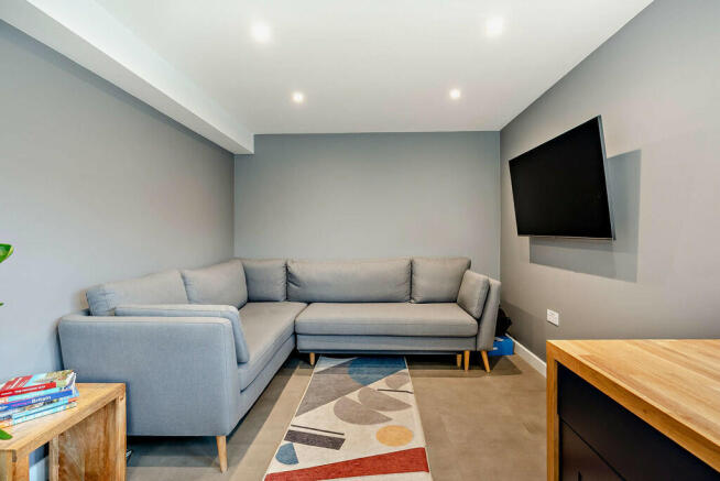 8587691-interior2...