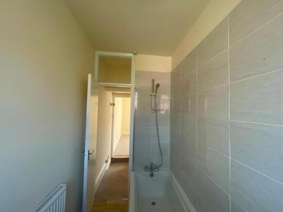 2 bed Terraced to rent Image 5