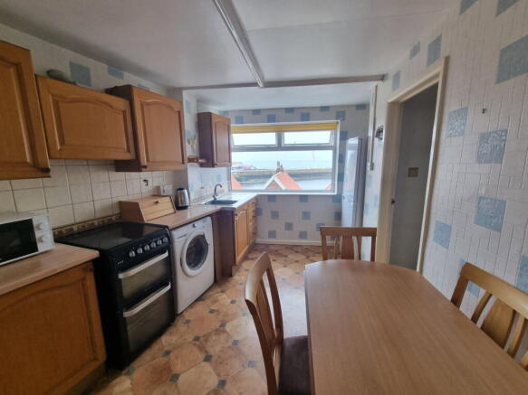 3 bed End of Terrace to rent Image 4